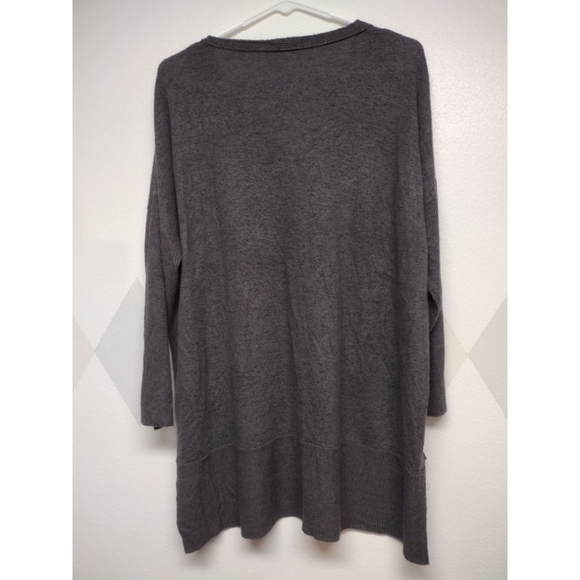 Jodifl oversized drop shoulder raw hem shirt - Picture 2 of 11